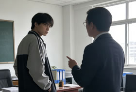 从 “乖乖仔” 到 “小打手”：16岁少年的失控人生 | 当家庭暴力成为言传身教，孩子终将举起拳头