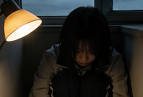 孩子彻底放弃自己，往往始于父母那一推 | 15岁女孩4次吞药自杀：从重度抑郁到从容中考，一个家庭的救赎之路