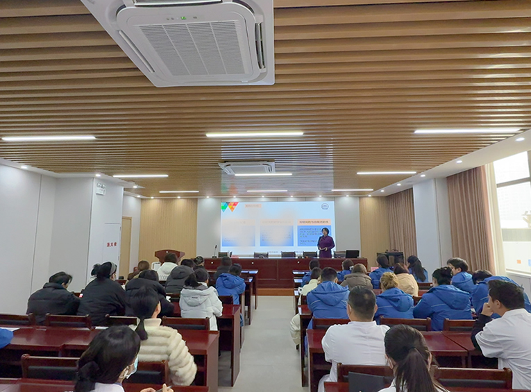 关注隐形痛苦：郑州心理咨询专家潘新凌解析青少年“躯体化症状”