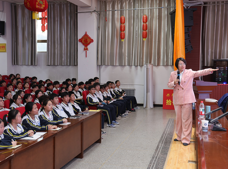 孩子情绪失控、抑郁沉默、暴躁易怒?郑州18年心理专家：别把心理疾病当叛逆
