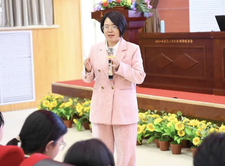 郑州14岁孩子叛逆“逼疯”无数家长？不是孩子变坏，是教育方式彻底错了