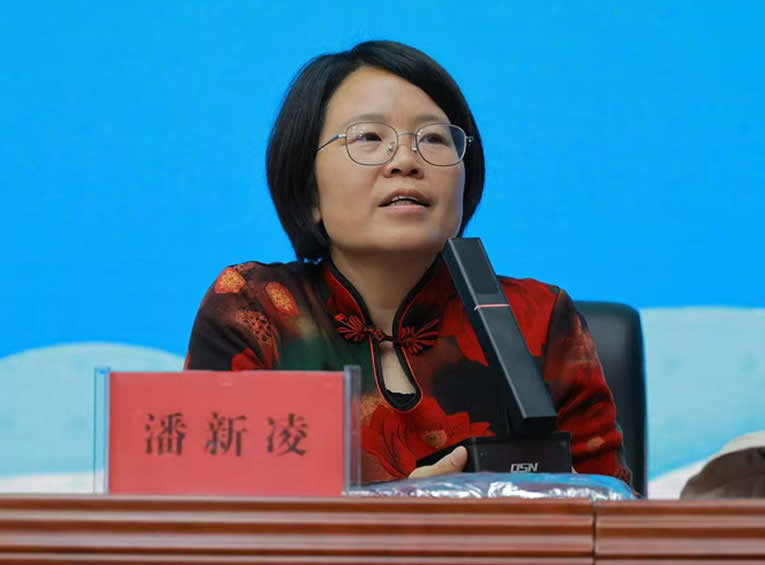 推动行业规范化发展 潘新凌搭建青少年心理干预标准化服务体系