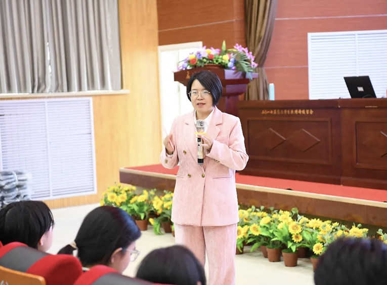 孩子躯体化疼痛、失眠乏力？潘新凌：揭秘青少年心理问题的身体信号